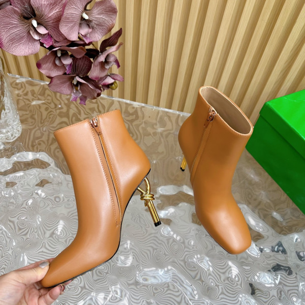 bo*te*ga Ve*ne*ta knot ankle boot