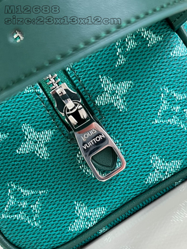 l0*is V*t0n locker dopp kit bag-23*13*12cm