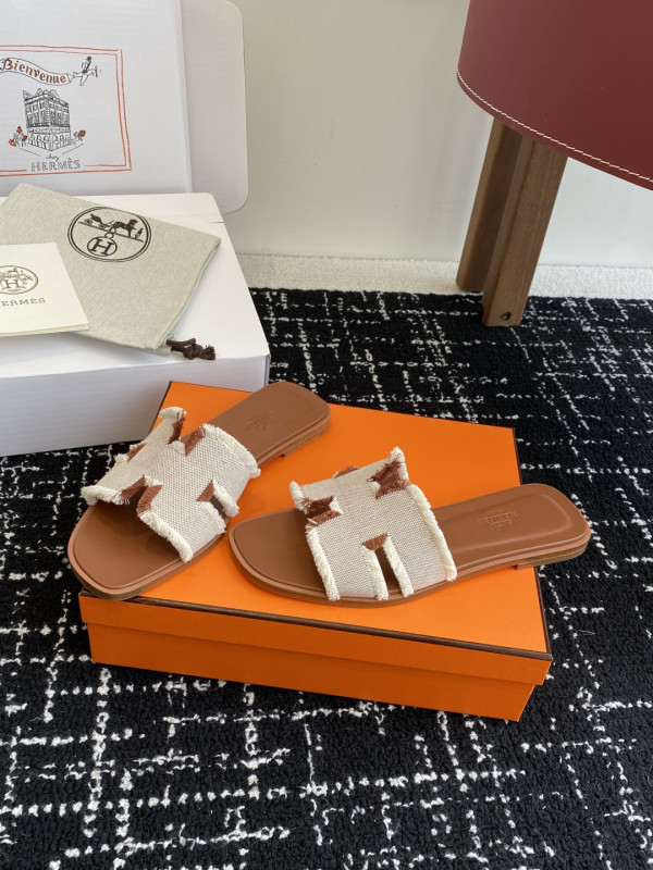 H**mes sandals