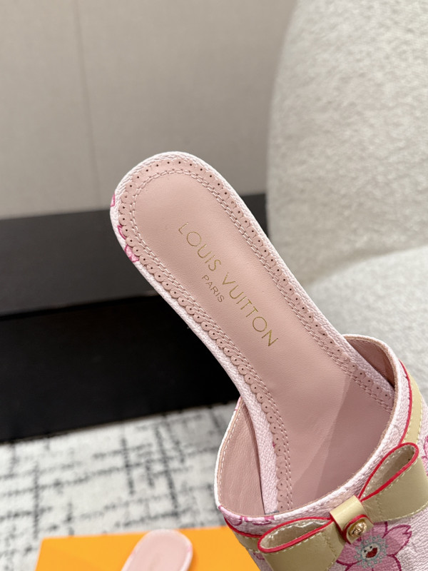 l0*is V*t0n slippers