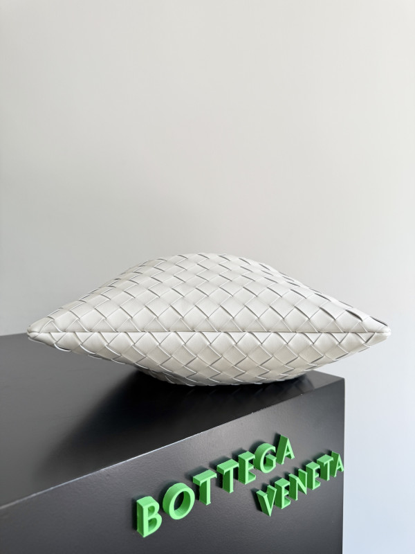 bo*te*ga Ve*ne*ta medium dustbag