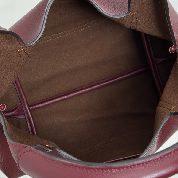 G*u*i softbit medium top handle bag