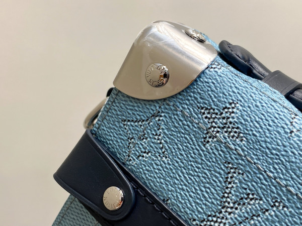 l0*is V*t0n soul trunk-19*15*7cm