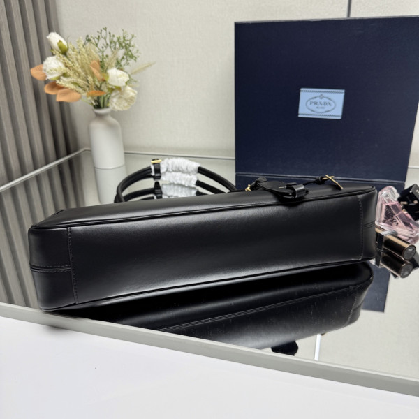 Pra*a medium leather tote bag-38*21*8cm