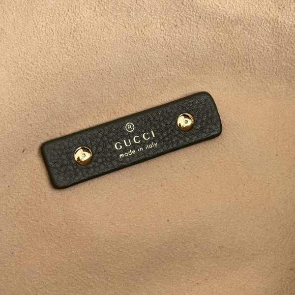 G*u*i softbit maxi shoulder bag