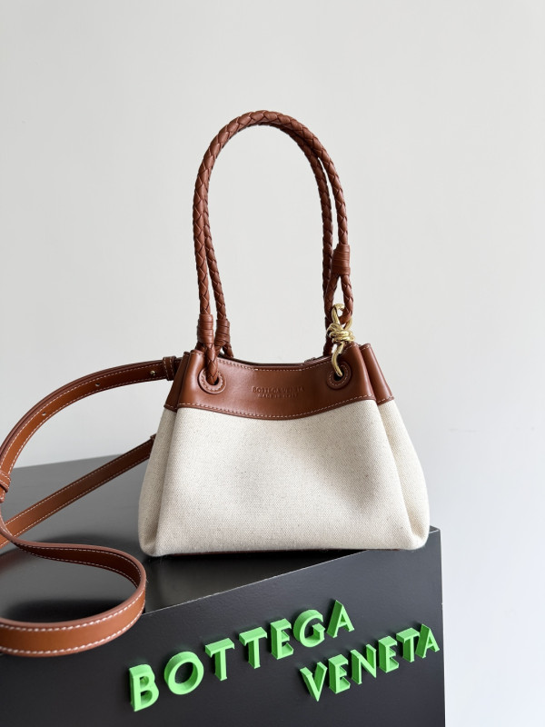 bo*te*ga Ve*ne*ta small parachute  - 21*17*16cm