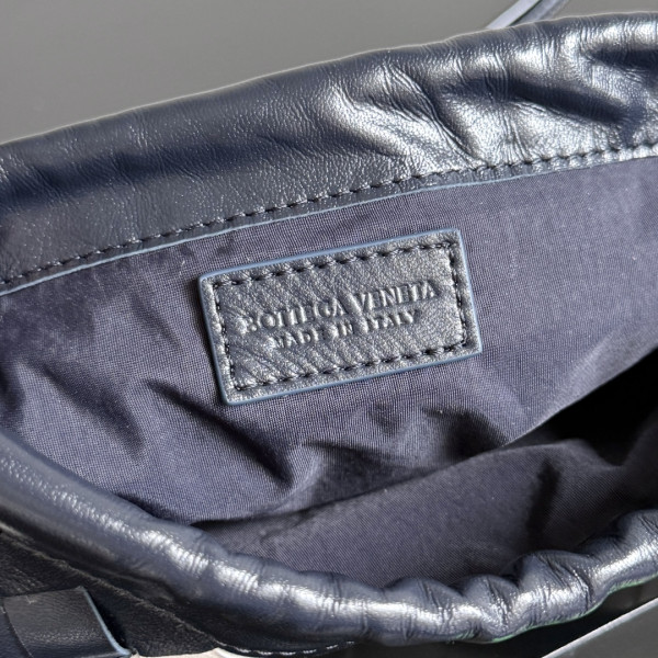 bo*te*ga Ve*ne*ta small dustbag