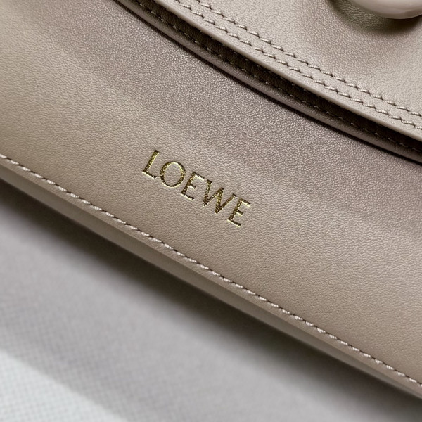 L0ew* medium ola bag in smooth calfskin - 26*18*13cm