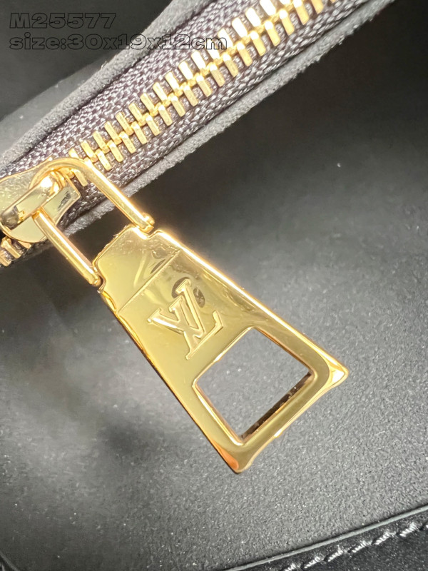 l0*is V*t0n avenue pm