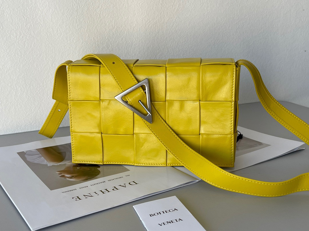 bo*te*ga Ve*ne*ta cassette