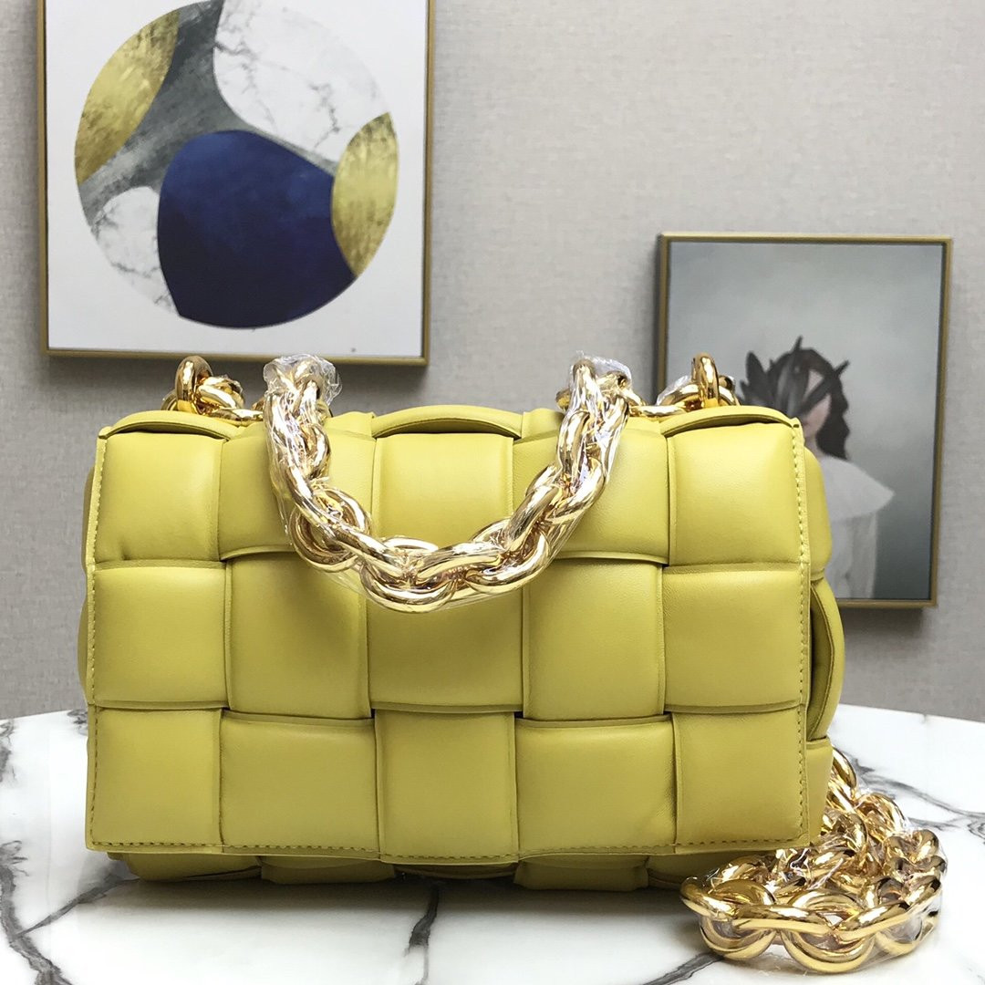 bo*te*ga Ve*ne*ta the chain cassette