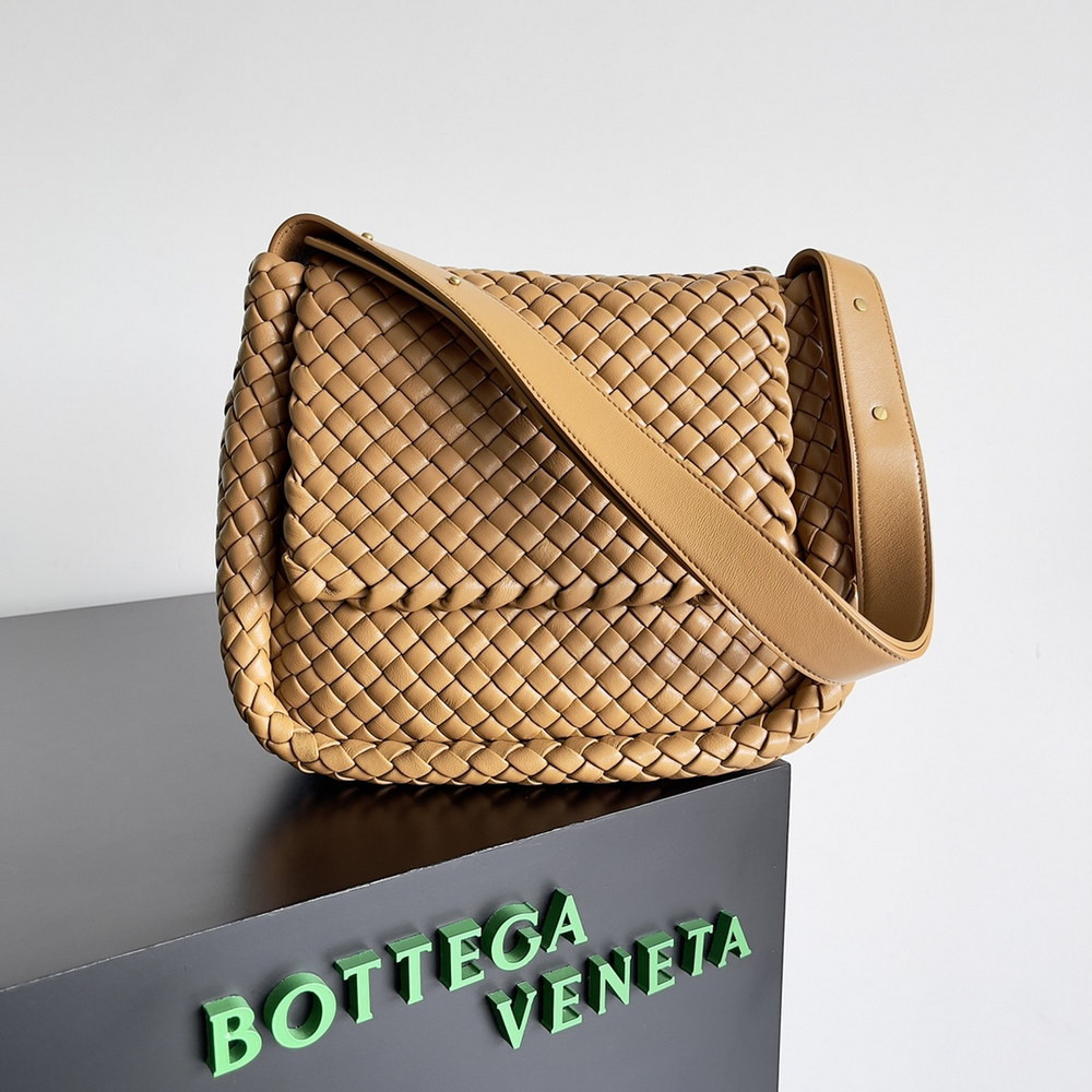 bo*te*ga Ve*ne*ta small cobble shoulder bag