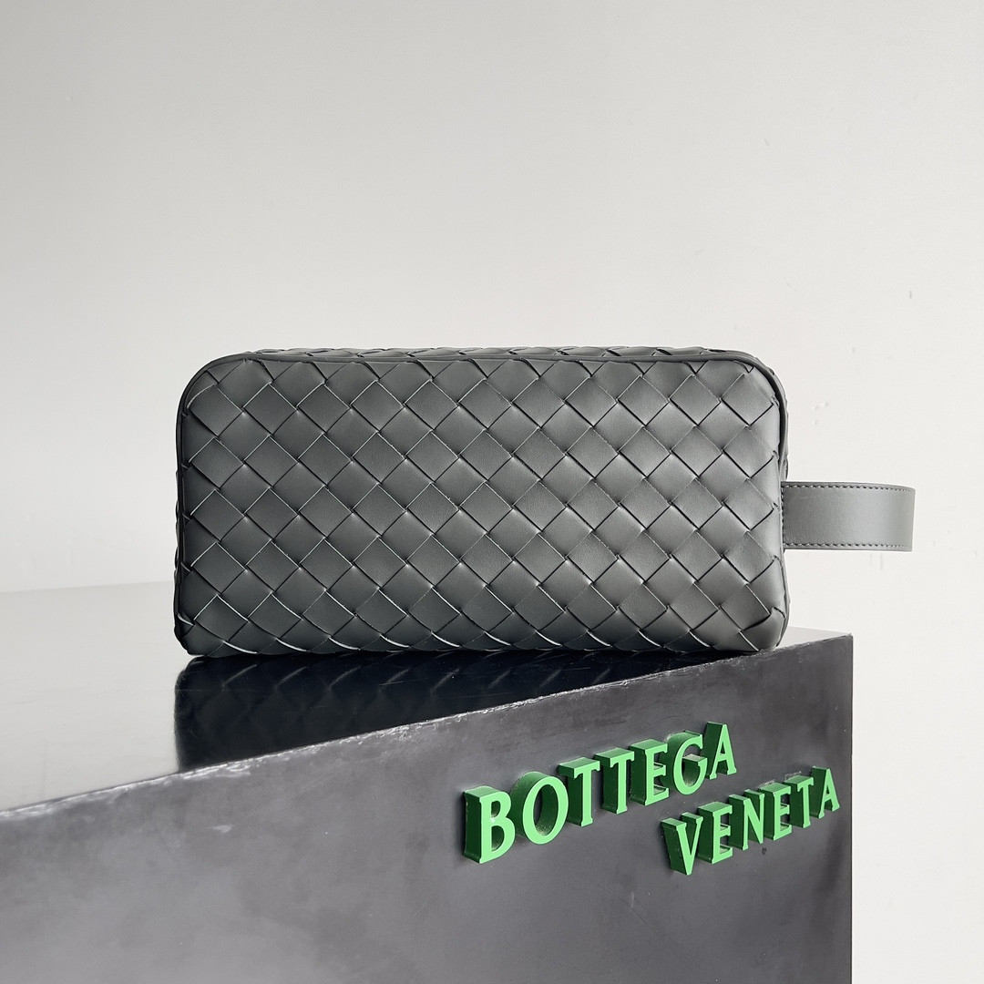 bo*te*ga Ve*ne*ta intrecciato leather wallet-on-strap